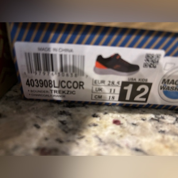 Skechers Bounder Easy on/off Black and orange light weight sneakers 
Size 12 - Picture 9 of 10